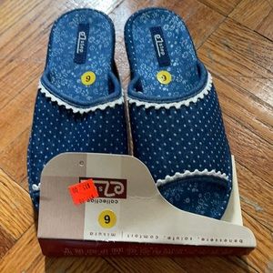 Women’s slippers or kids